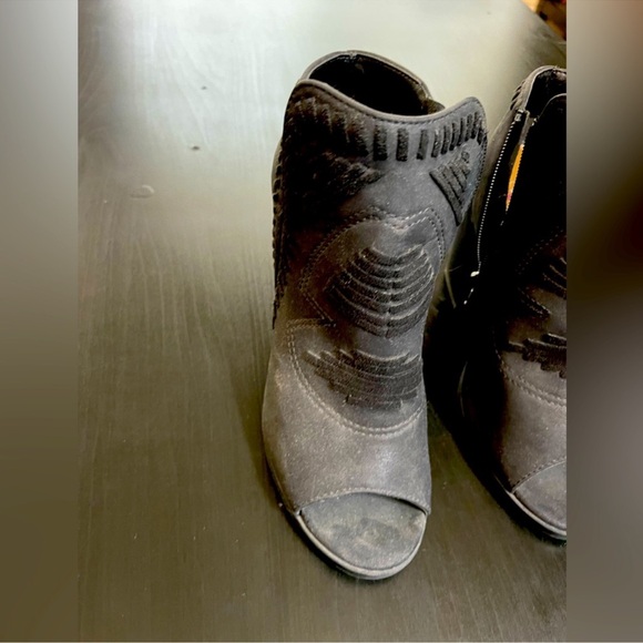 Stylish Black Boho Southwestern Peep Toe Ankle Boots Bootie Heels - Picture 3 of 9